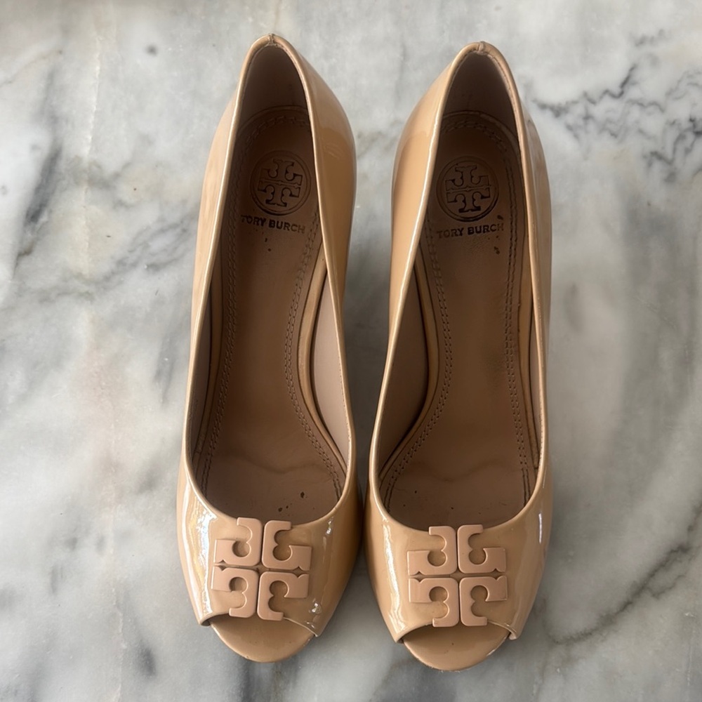 Tory Burch Tan Heels with Elegant Emblem